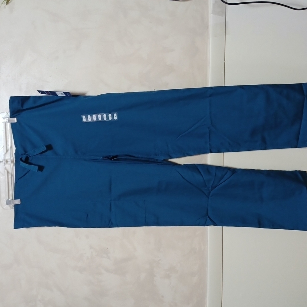 CHEROKEE SCRUBS UNIFORMS SIZE S unisex in a beautiful blue